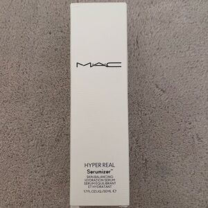 MAC Cosmetics Hyper Real Serumizer
Brand New
1.7 fl oz